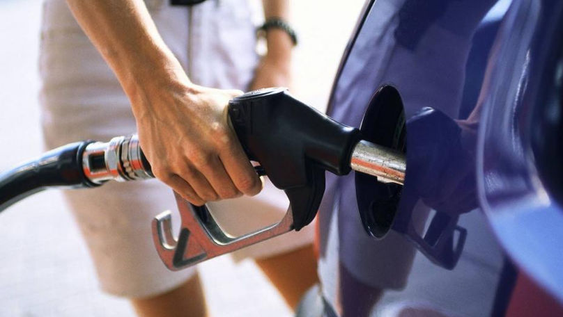 Motorina și benzina se ieftinesc: Noile prețuri, publicate de ANRE