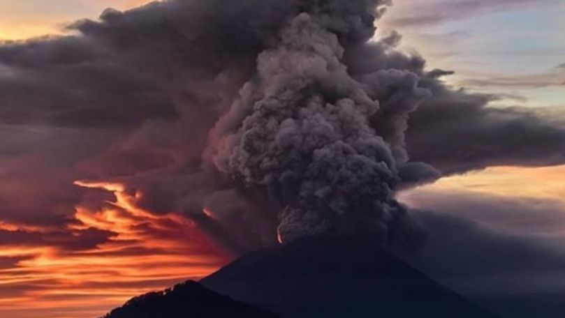 Vulcanul Agung a erupt din nou: Mai multe zboruri au fost anulate