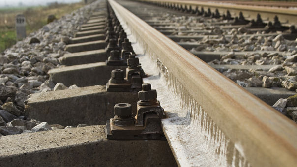Un tânăr de 20 de ani a murit după ce a fost călcat de tren la Vatra