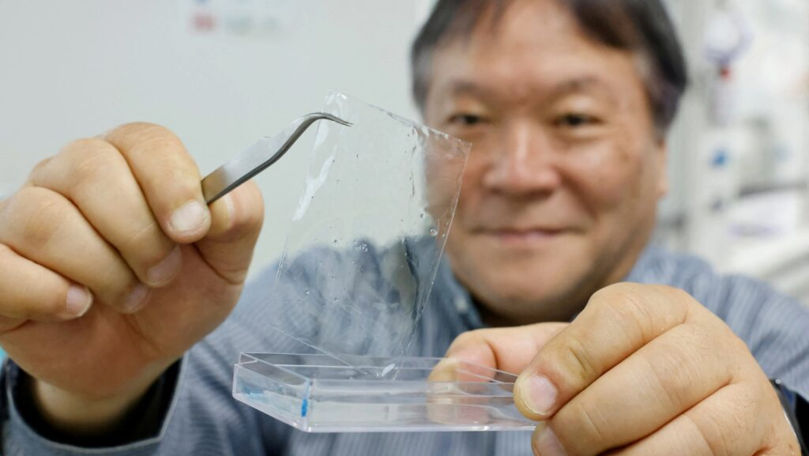 Japonezii au creat un plastic revoluționar ce se dizolvă în apă de mare