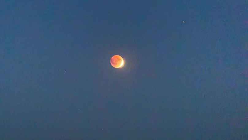 Eclipsa totală de Lună, un spectacol ceresc urmărit în întreaga lume