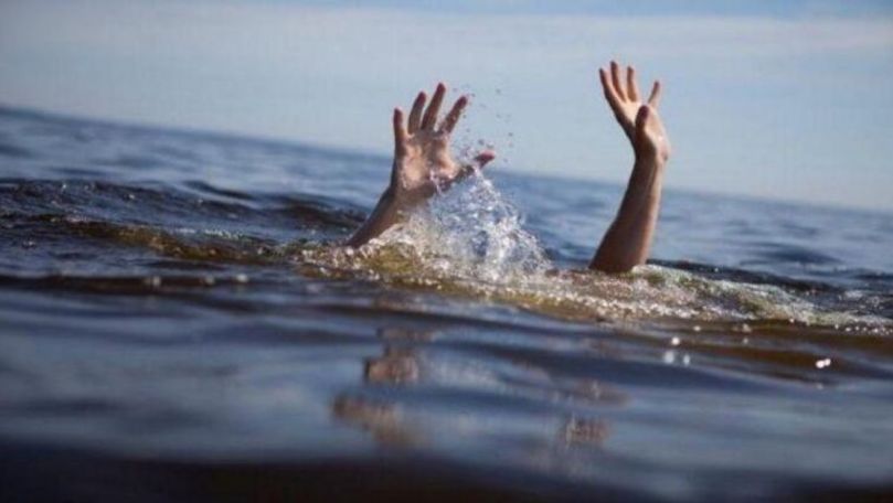 Un om rezistă sub apă 6 minute: Salvatorii arată cum evităm o tragedie