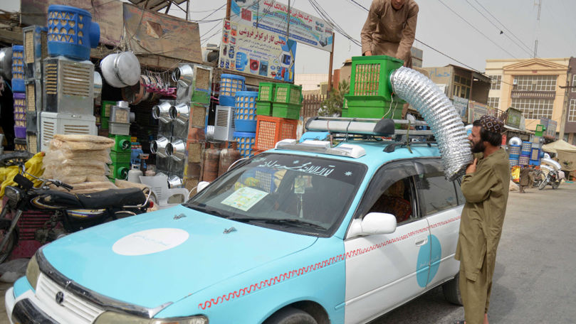 Afganistan: Cum își răcoresc taximetriștii mașinile fără aer condiționat