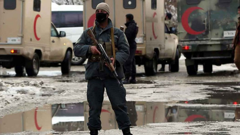 Atac într-o clădire oficială din Kabul: A fost detonată o maşină capcană