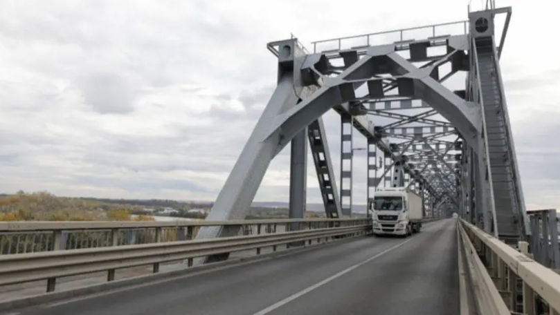 Restricții pe podul pe care moldovenii îl traversează spre Bulgaria