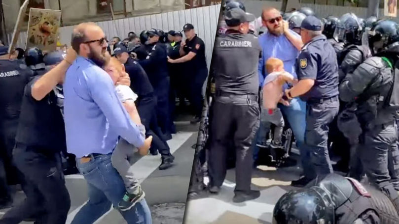Cine este bărbatul cu copil în brațe, devenit viral la Marșul Pride
