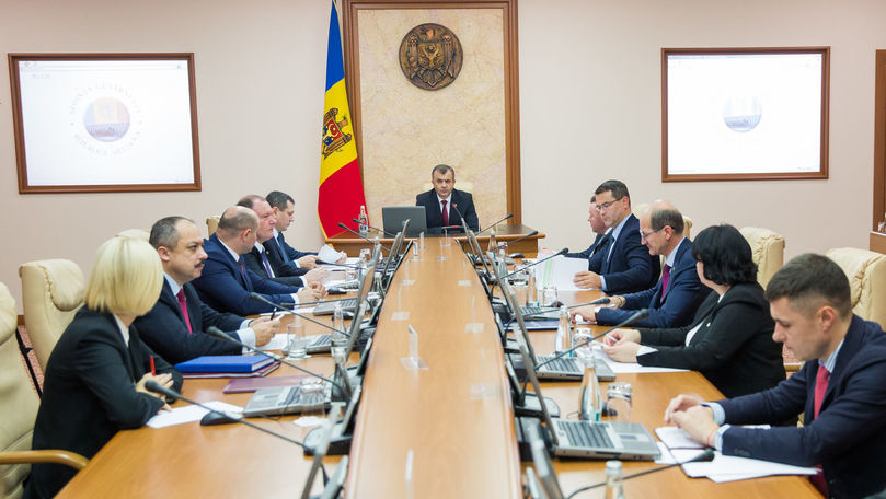 Tergiversarea moțiunii de cenzură împotriva Guvernului Chicu, criticată