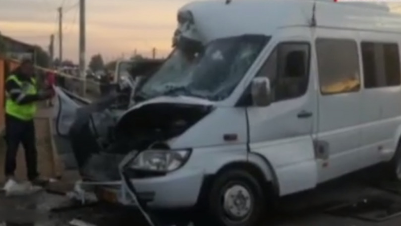 Accident grav în România: 14 moldoveni, transportați la spital