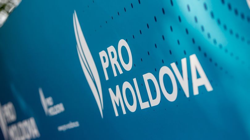 Четверо депутатов парламента, входивших в группу Pro Moldova, заявили, что являются "независимыми". 