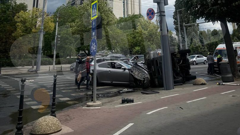 Grav accident în centrul Capitalei: O persoană a fost dusă la spital