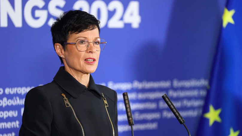 Comisarul UE îndeamnă tinerii să creadă în viitorul european al Moldovei