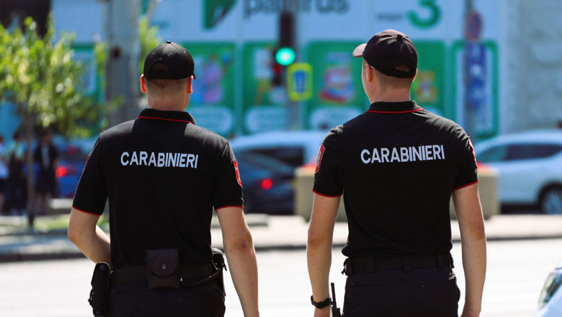 Doi bărbați, ajutați de carabinieri: Se aflau în stare de inconștiență