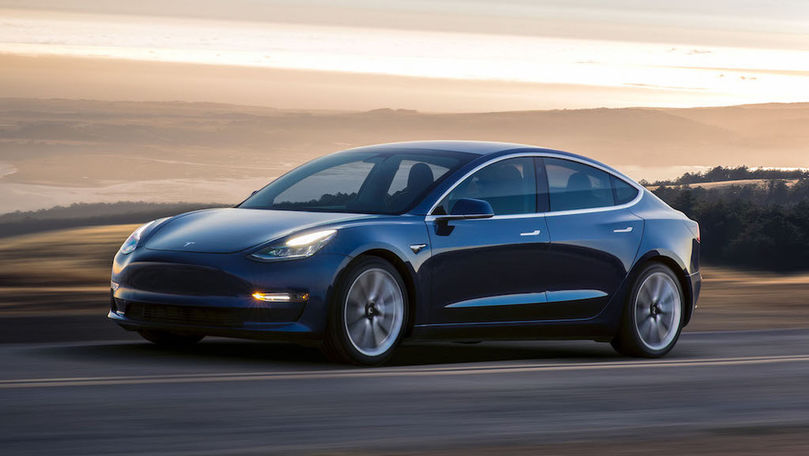 Elon Musk admite că Model 3 are probleme de frânare