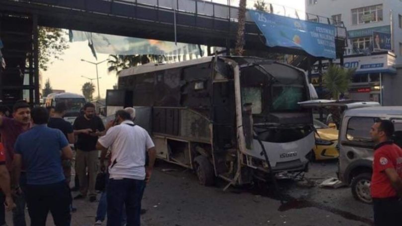 Atac cu bombă în Turcia: Un autobuz a fost distrus de explozie