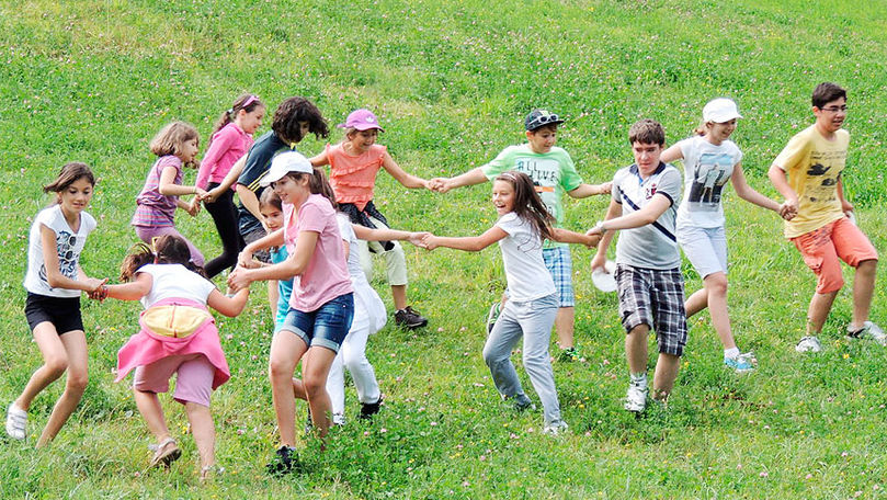 Taberele de vară pentru copii rămân închise până la 1 august