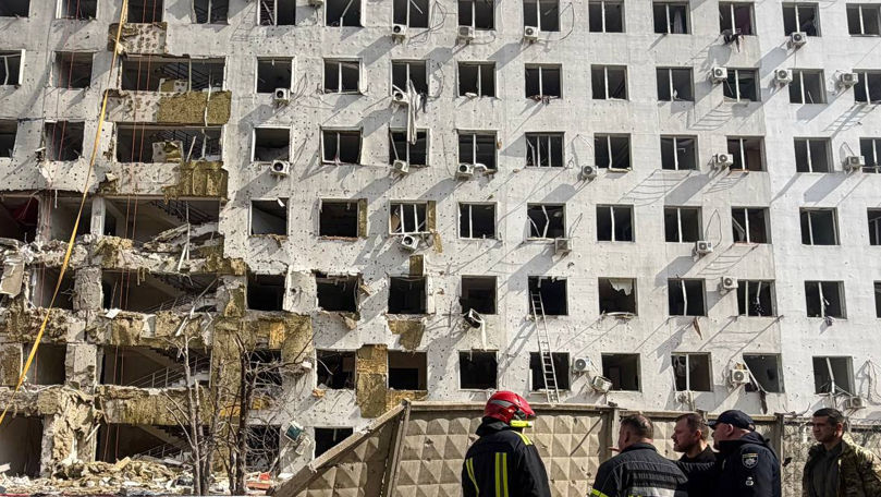 В Одессе объявили день траура из-за массированной атаки по городу, унесшей 9 жизней.