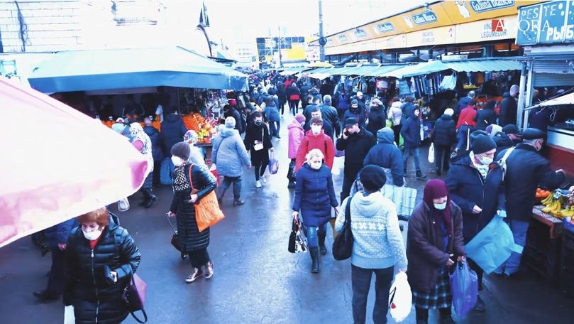 Forfotă la Piața Centrală: Oamenii își fac plinul de cumpărături