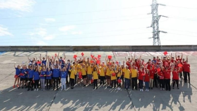 Cel mai mare tricolor, pictat de copii de pe ambele maluri ale Prutului