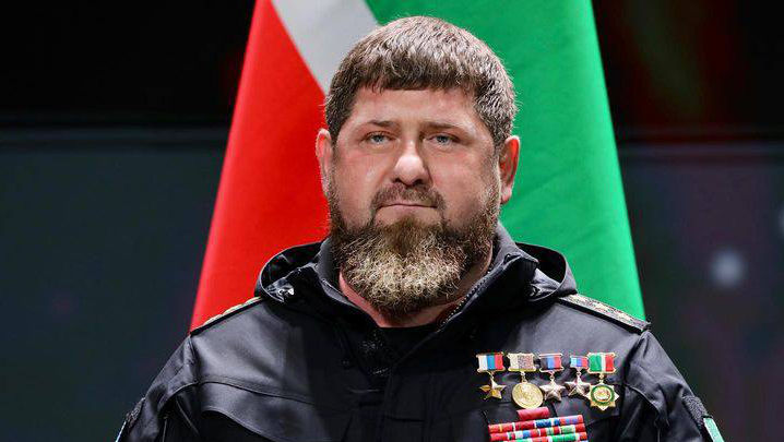 Kadîrov s-a autointitulat și a devenit primul Erou al Republicii Cecene