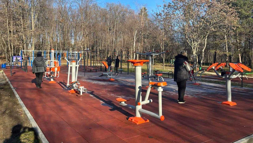 Un nou teren de fitness a fost amenajat în Parcul Valea Trandafirilor