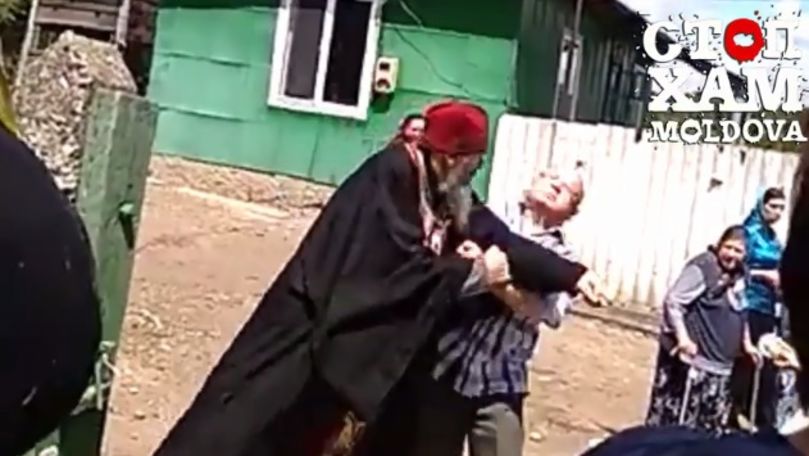 Reacția Poliției și Mitropoliei la preotul care a bătut un bărbat