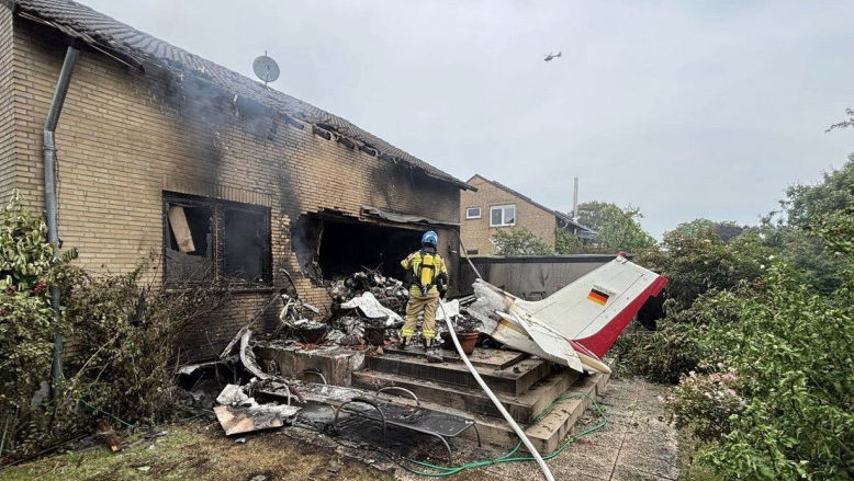 Accident de avion în Germania: O aeronavă ușoară a lovit o clădire