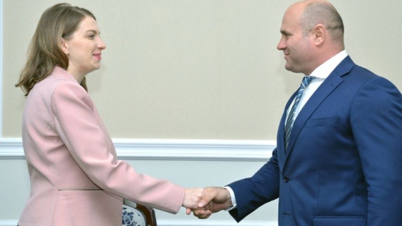 Ministrul Apărării s-a întâlnit cu şefa Oficiului de Legătură NATO