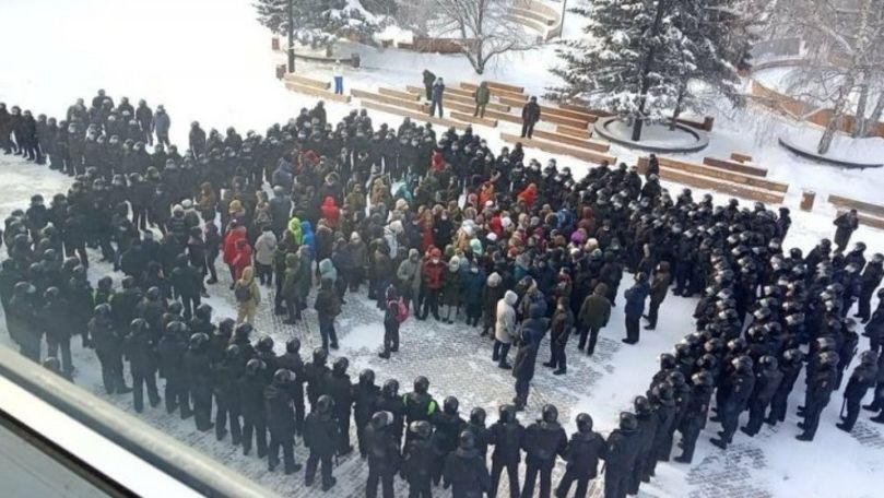 Susţinătorii lui Navalnîi au ieşit în stradă: Sute de persoane, reţinute