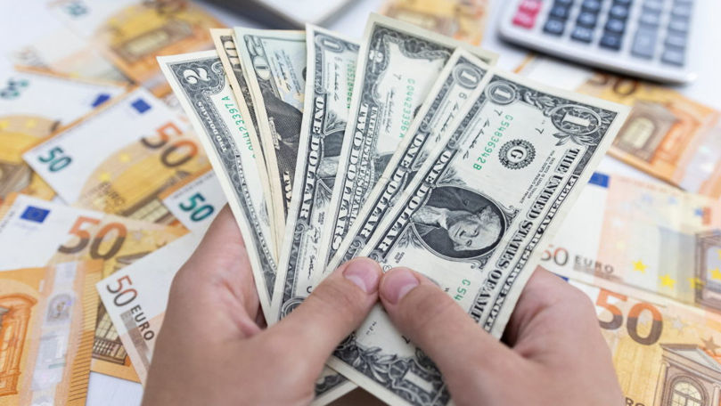 Curs valutar 8 octombrie 2024: Cât valorează un euro și un dolar
