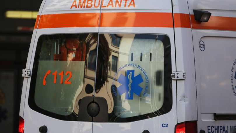 O tânără de 27 de ani a căzut de la etajul 3 al unui bloc din Capitală