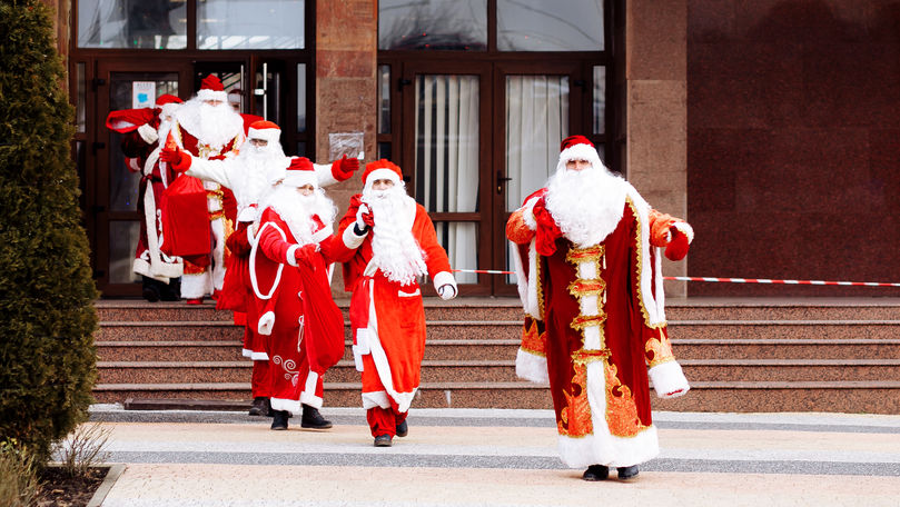 Десять Дедов Морозов навестили в канун праздника людей из социально уязвимых категорий.