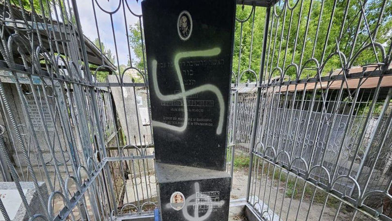 Act de vandalism: Peste 50 de morminte evreiești, profanate la Chișinău