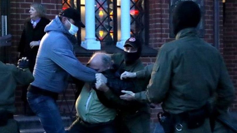 Mai mulţi protestatari au fost arestaţi în Minsk, în faţa unei biserici
