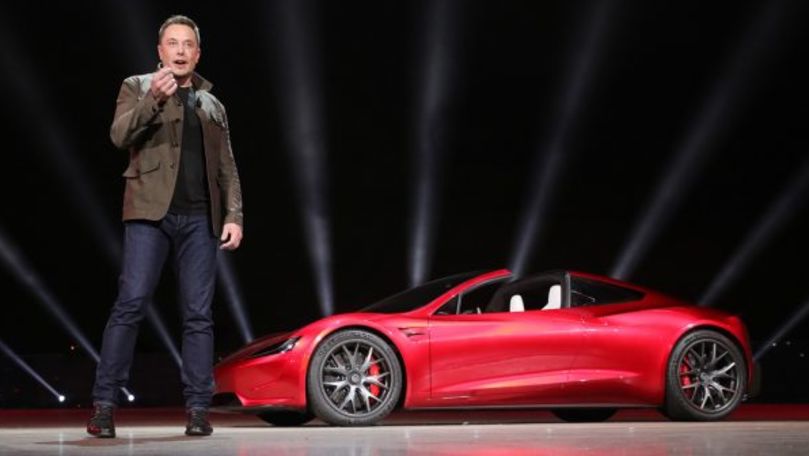 Tesla Roadster a făcut mai mulți kilometri decât au drumurile pe Pământ