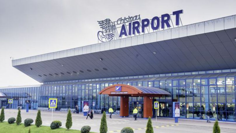 O angajată a Vămii de la Aeroportul Chișinău, reținută de CNA