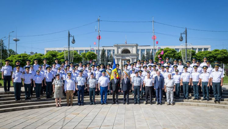 Igor Grosu i-a felicitat pe absolvenții Academiei Militare