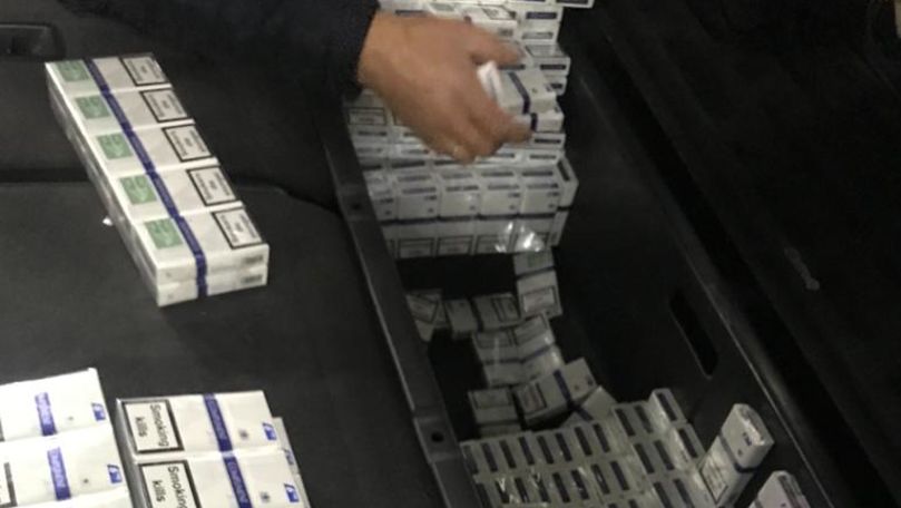 Aproape 10.000 de pachete de ţigări din Moldova, descoperite la vamă