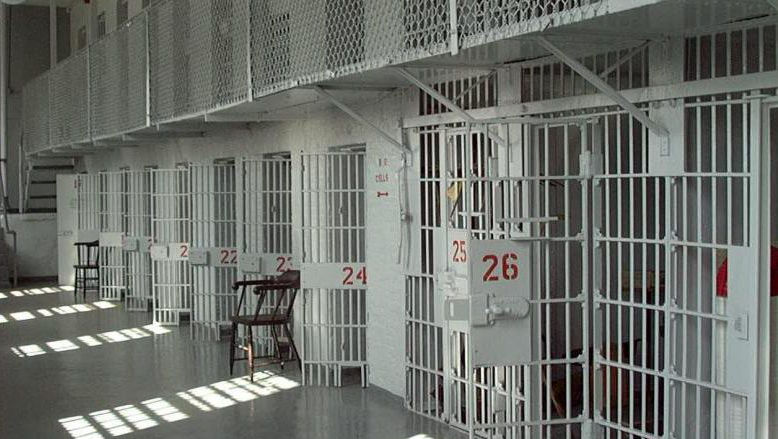 Raport: Restricțiile COVID în închisori trebuie să fie proporționate