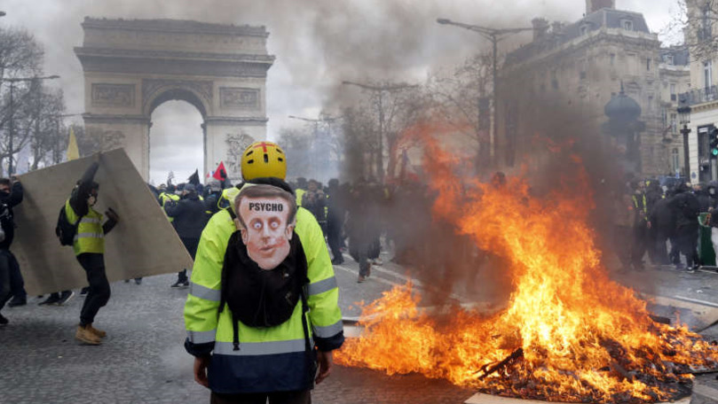 Franţa: Emmanuel Macron va interzice manifestaţiile pe Champs Elysees