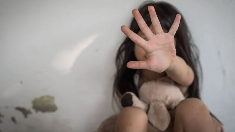 В Молдове 84-летний пенсионер приговорен к 20 годам тюрьмы за изнасилование ребенка.