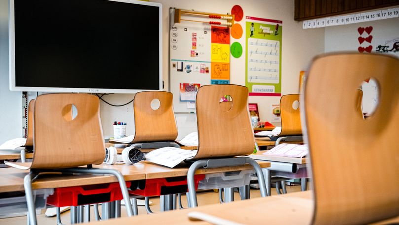 Olanda prelungeşte măsurile de închidere a şcolilor