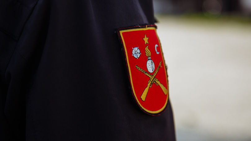Trei persoane care au trecut ilegal frontiera, reținute de carabinieri