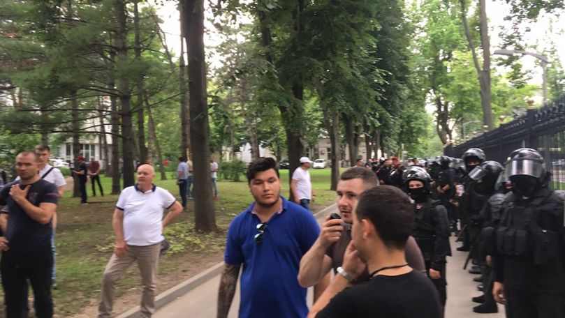Manifestații în centru Capitalei: Un jurnalist, amenințat