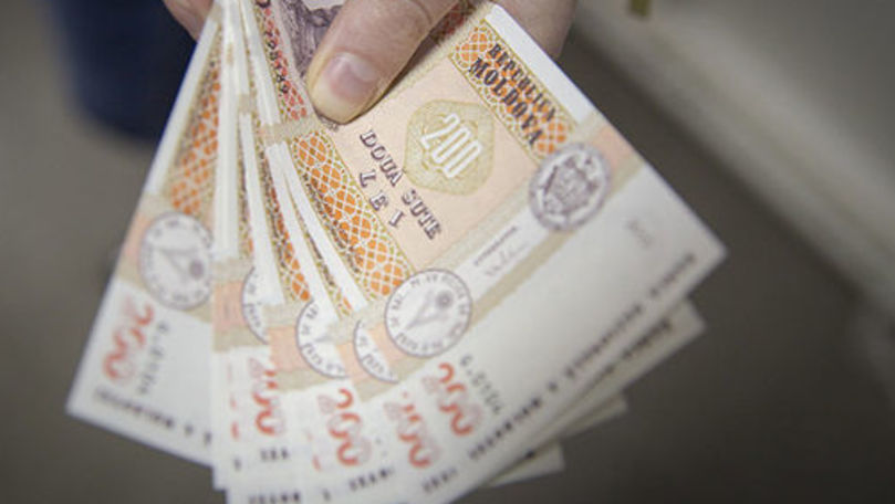 Experți: Moldovenii împrumută tot mai mult de la sectorul financiar