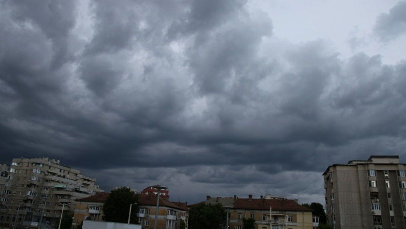 Săptămâna ce vine aduce averse în toate regiunile și o răcire a vremii