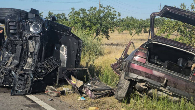 Grav accident la Cahul: Două persoane au murit și 3 copii au fost răniți