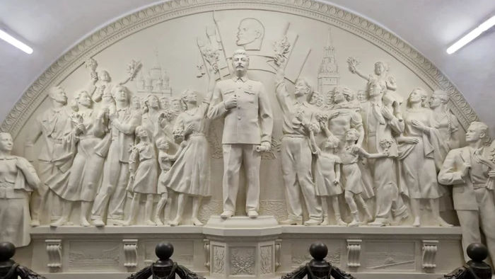 O statuie a lui Stalin a fost reinstalată în metroul de la Moscova