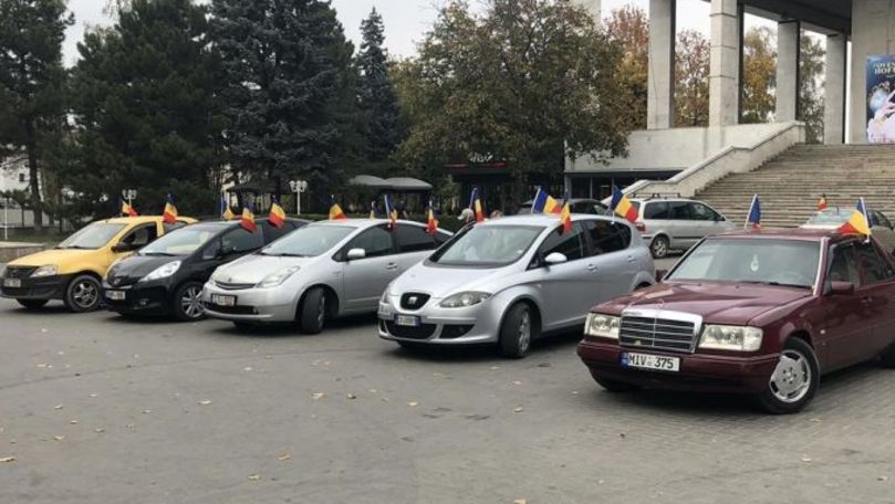 Mașini cu drapele: Un marş automobilistic a avut loc la Chişinău