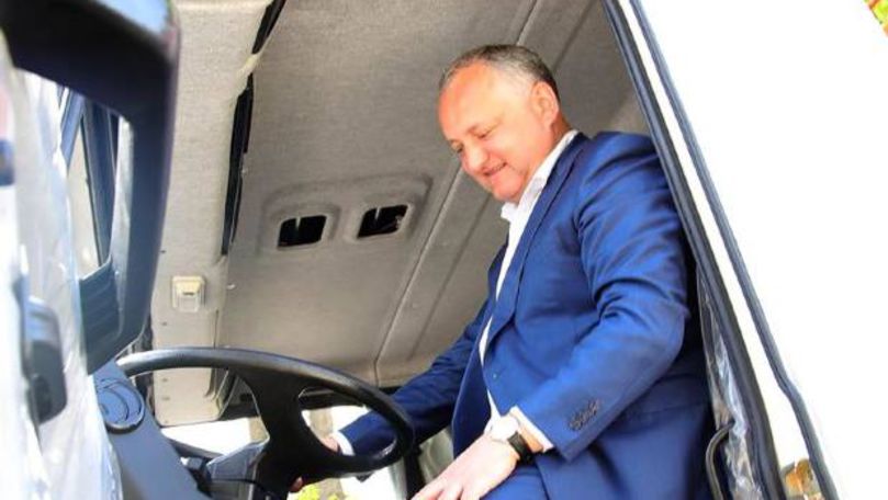 Dodon, vizită în 2 oraşe: Am înmânat cheile tehnicii donate de Lukaşenko