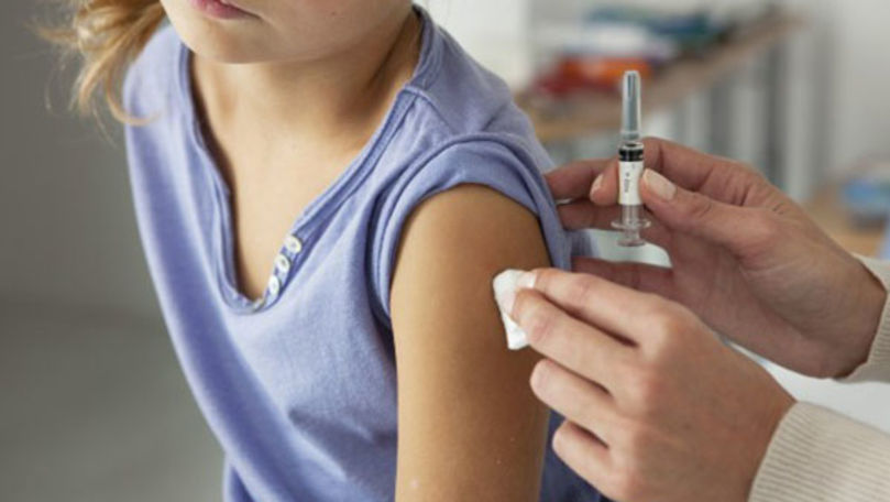 Fetele care vor fi vaccinate gratuit împotriva virusului papiloma uman